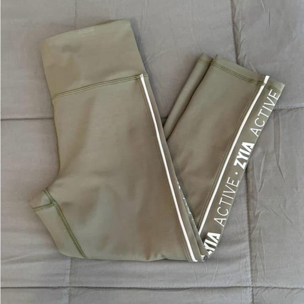 Zyia Active Size 6/8 crop leggings